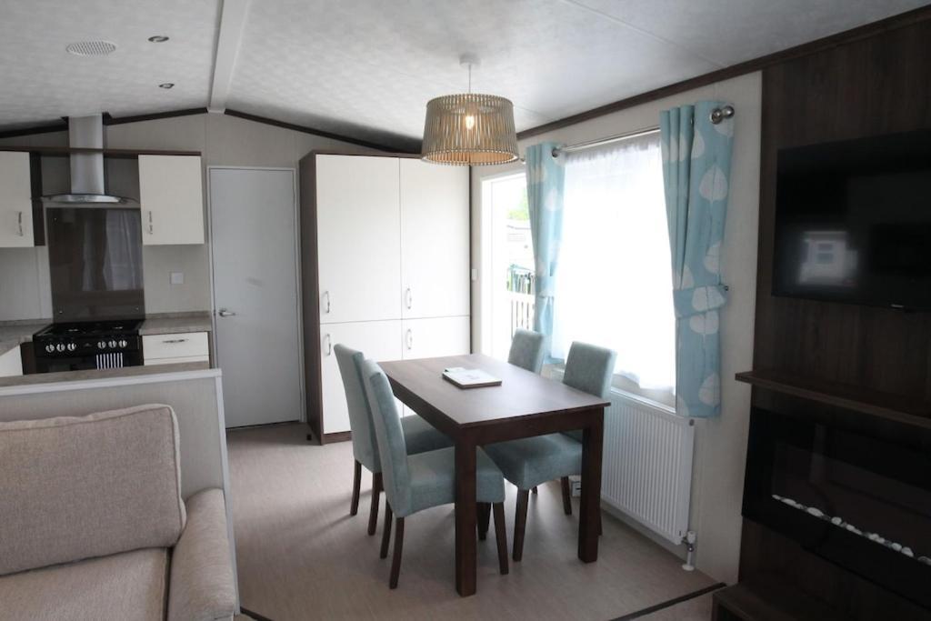 Countryside Holiday Park By The River Nr كانتربيري المظهر الخارجي الصورة